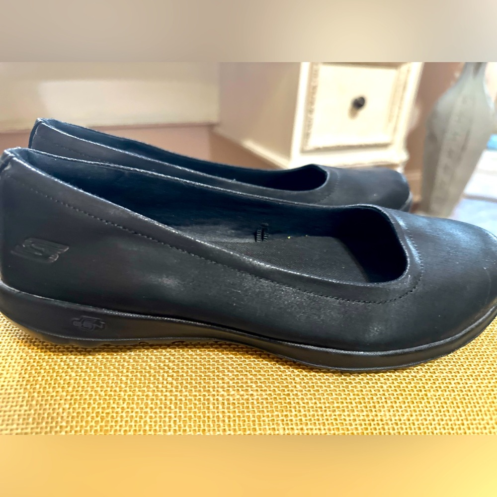 Sketchers Leather Go Walk Lite Ballet Flat ( Unworn)